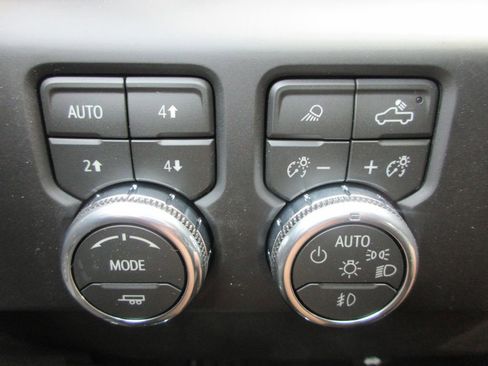 New 2026 GMC Sierra 1500 AT4 w/ AT4 Premium Package AWD/4WD image 18