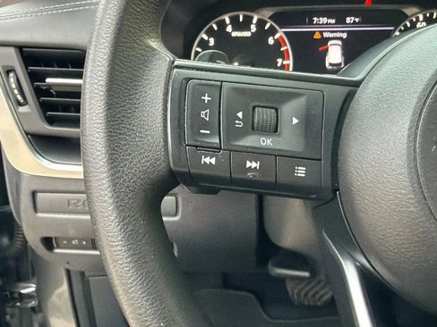 Used 2021 Nissan Rogue S FWD image 19