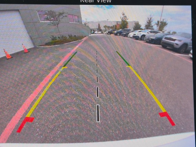 Used 2022 Chrysler Pacifica Touring-L w/ Uconnect Theater Family Group FWD image 12