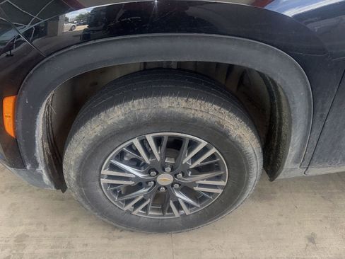 Used 2024 Chevrolet Traverse LS FWD image 2