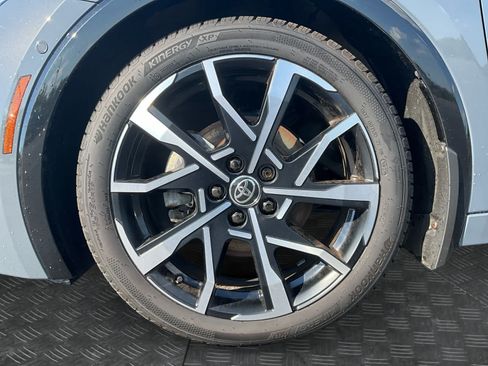 Used 2024 Toyota Prius Prime Premium w/ Advanced Technology Package FWD image 14