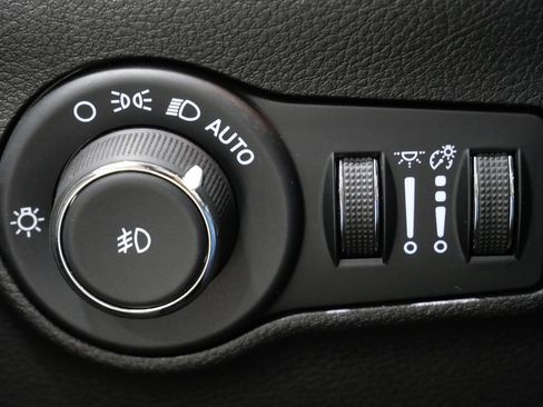 Used 2025 Jeep Compass Limited AWD/4WD image 14