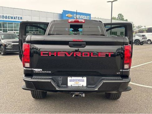 Used 2023 Chevrolet Colorado LT w/ LT Convenience Package II AWD/4WD image 12