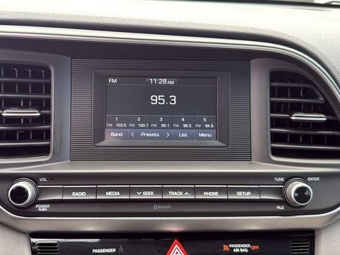 Used 2020 Hyundai Elantra SE FWD image 34
