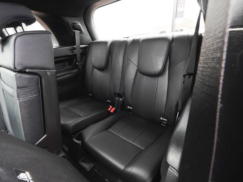 Used 2023 Mercedes-Benz GLB 250 4MATIC w/ Premium Package image 38