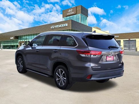 Used 2018 Toyota Highlander XLE AWD/4WD image 8