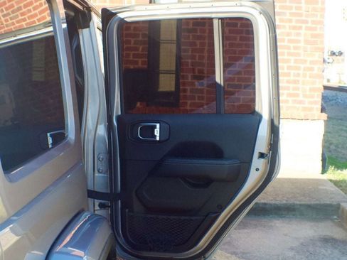 Used 2018 Jeep Wrangler Unlimited Sahara image 46