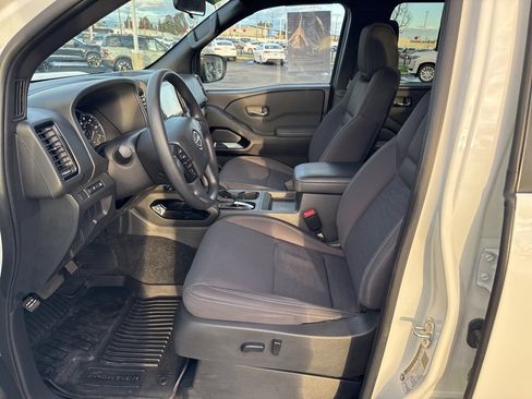 Used 2023 Nissan Frontier SV w/ Midnight Edition Package image 29