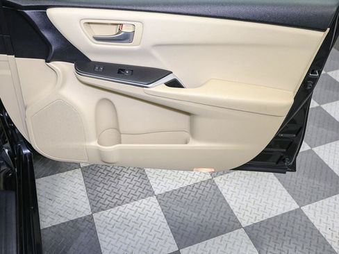 Used 2017 Toyota Camry LE w/ Moonroof Package FWD image 19