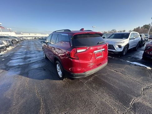 Used 2023 GMC Terrain SLE w/ Driver Convenience Package image 3