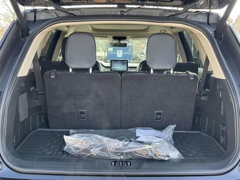 Used 2024 Lincoln Aviator AWD w/ Premium Package image 24