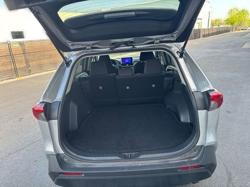 Used 2024 Toyota RAV4 LE FWD image 31