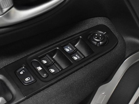Used 2021 Jeep Renegade Latitude AWD/4WD image 14
