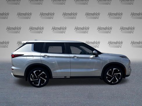 Used 2023 Mitsubishi Outlander SE AWD/4WD image 10