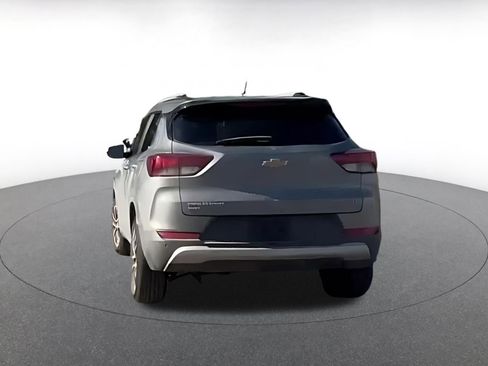 Used 2025 Chevrolet TrailBlazer LT w/ Driver Confidence Package image 8