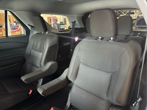 Used 2022 Ford Explorer XLT AWD/4WD image 29