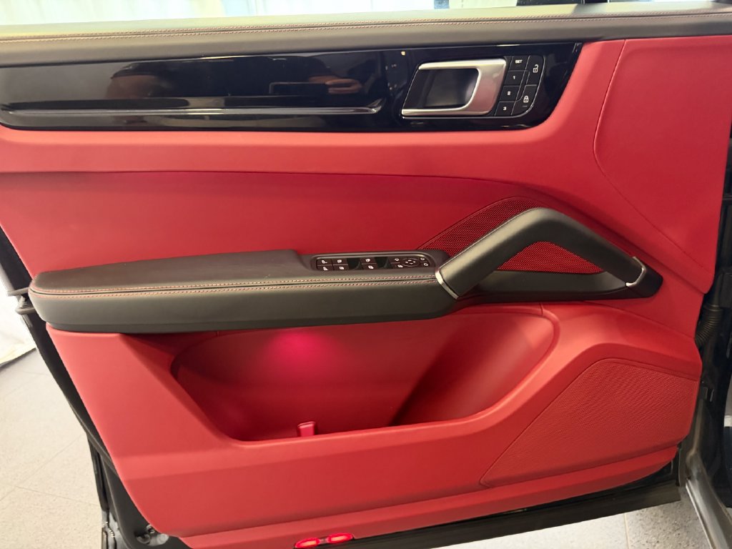Certified 2023 Porsche Cayenne Coupe AWD/4WD image 13