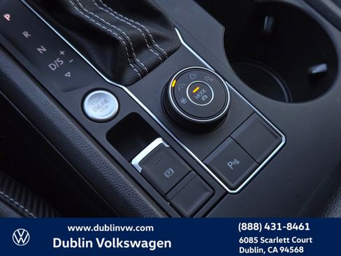 Certified 2021 Volkswagen Atlas Cross Sport SE w/ Panoramic Sunroof Package image 20