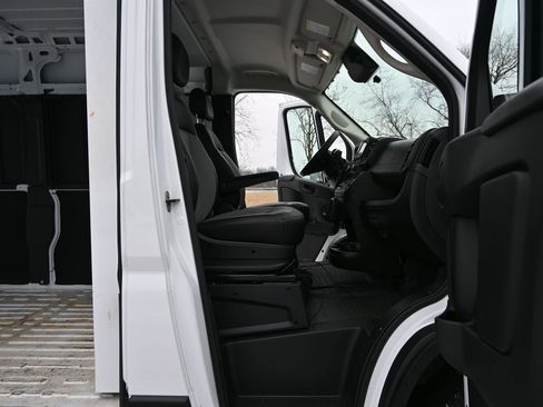 Used 2024 RAM ProMaster 2500 w/ Convenience Group image 20