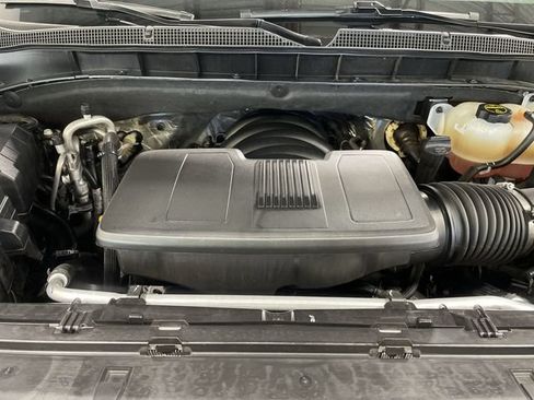 Used 2025 Chevrolet Suburban Z71 AWD/4WD image 28