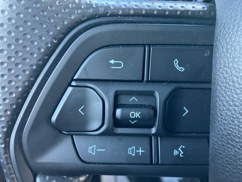Used 2025 Toyota Tacoma SR5 AWD/4WD image 17