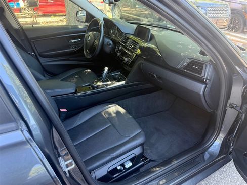 Used 2018 BMW 320i Sedan RWD image 17