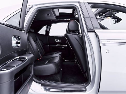 Used 2015 Rolls-Royce Ghost RWD image 41