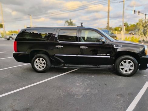 Used 2014 Cadillac Escalade ESV Platinum AWD/4WD image 2