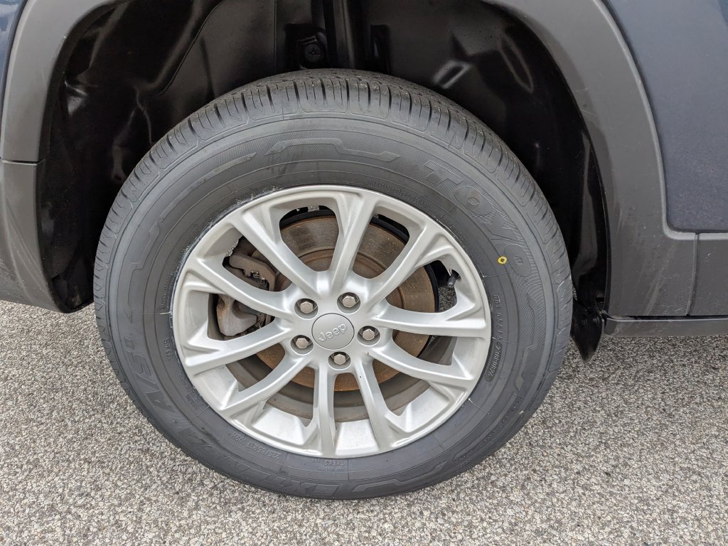 Used 2019 Jeep Cherokee Latitude w/ Popular Appearance Group AWD/4WD image 19