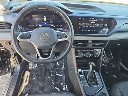 Used 2024 Volkswagen Taos SE FWD image 15