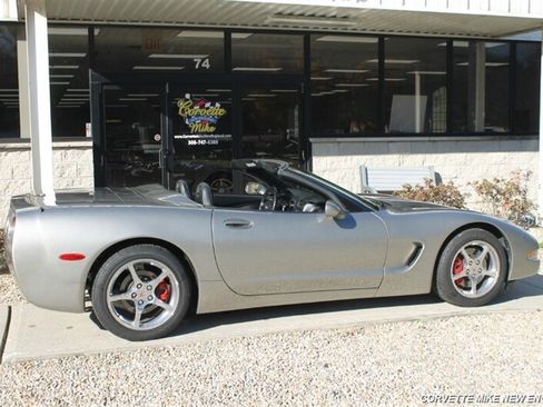 Used 2000 Chevrolet Corvette Coupe w/ Memory Pkg RWD image 19