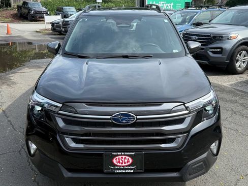 Used 2025 Subaru Forester Premium AWD/4WD image 2