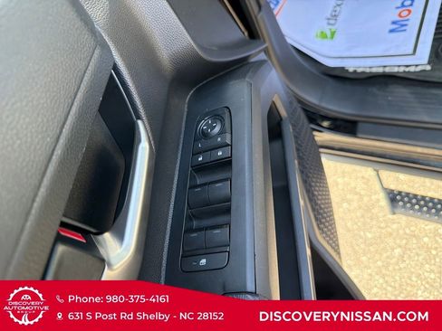 Used 2024 Toyota Tacoma TRD Off-Road AWD/4WD image 11