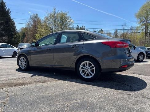 Used 2018 Ford Focus SE FWD image 5