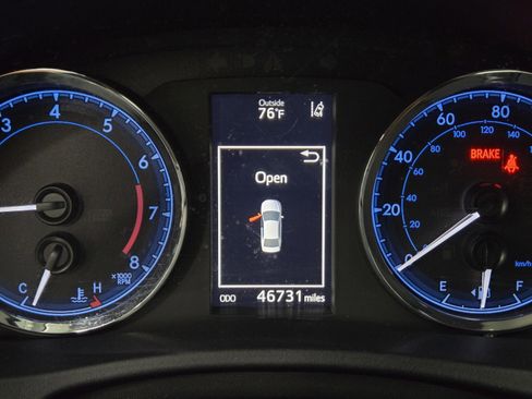 Used 2018 Toyota Corolla SE w/ Carpet Mat Package (TMS) image 18