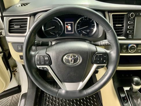 Used 2016 Toyota Highlander Limited Platinum image 22