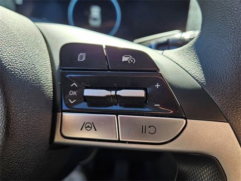 Used 2024 Hyundai Elantra SEL image 25