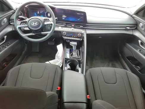 Used 2025 Hyundai Elantra SEL FWD image 10