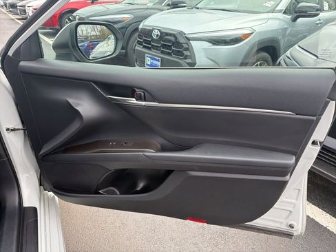 Used 2024 Toyota Camry SE image 8