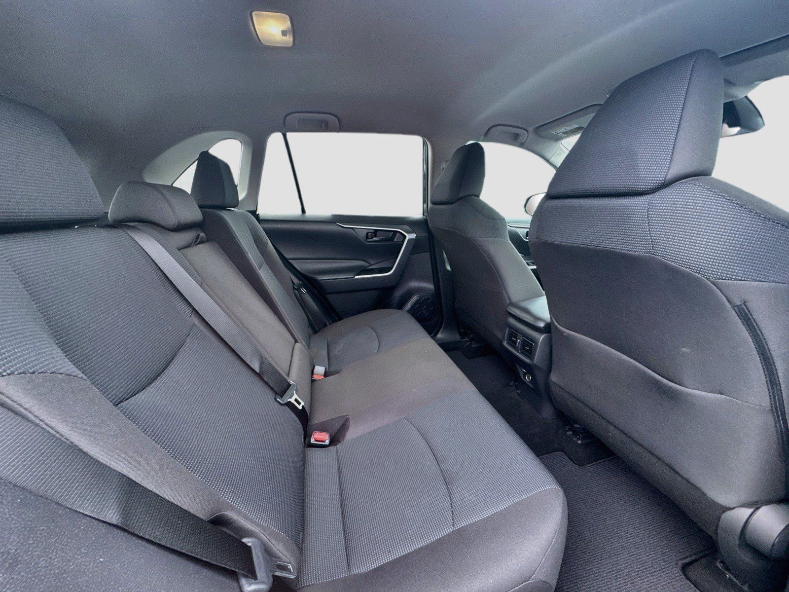 Used 2022 Toyota RAV4 LE AWD/4WD image 29