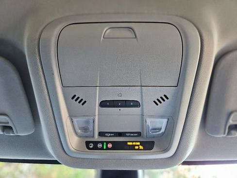 Used 2021 GMC Acadia SLT image 27