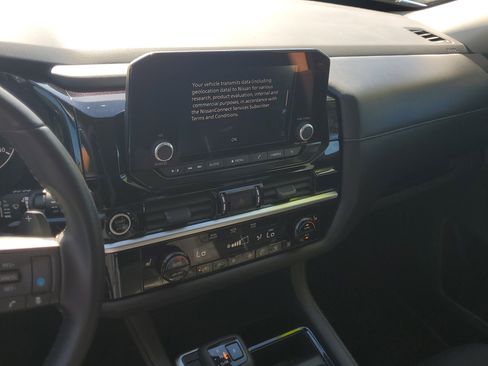 Used 2024 Nissan Pathfinder SV image 25