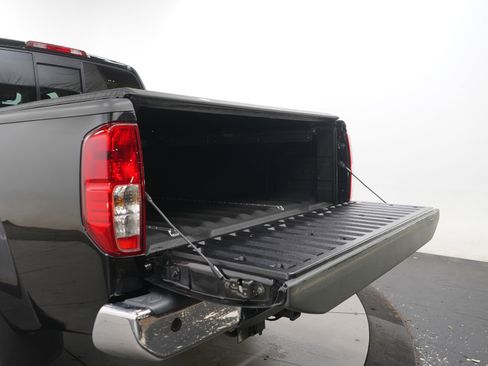 Used 2017 Nissan Frontier SV w/ SV Value Truck Package AWD/4WD image 17