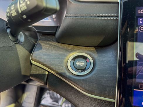 Used 2025 Jeep Grand Cherokee L Limited w/ Black Appearance Package image 28