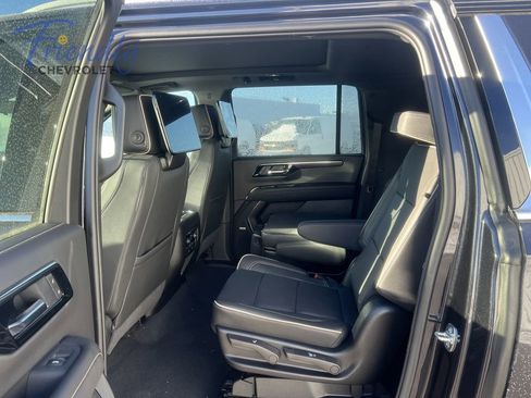 New 2026 Chevrolet Suburban Premier AWD/4WD image 11