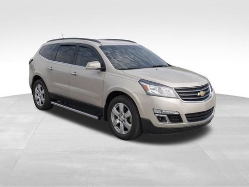 Used 2017 Chevrolet Traverse LT w/ Style and Technology Package FWD image 6