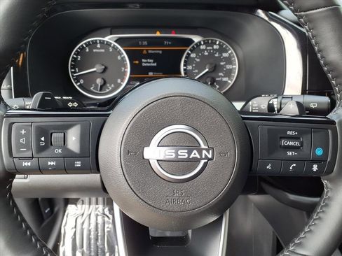 Used 2024 Nissan Pathfinder SL image 26