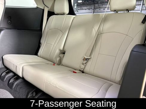 Used 2023 Buick Enclave Essence image 18