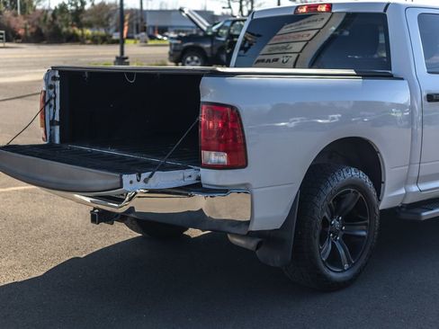 Used 2017 RAM 1500 ST w/ SXT Appearance Group image 8