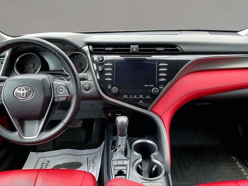 Used 2019 Toyota Camry XSE FWD image 9